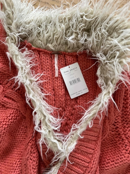 Free People Coral Sweater Cable Knit with Faux Fur Collar Size Large - Picture 2 of 4